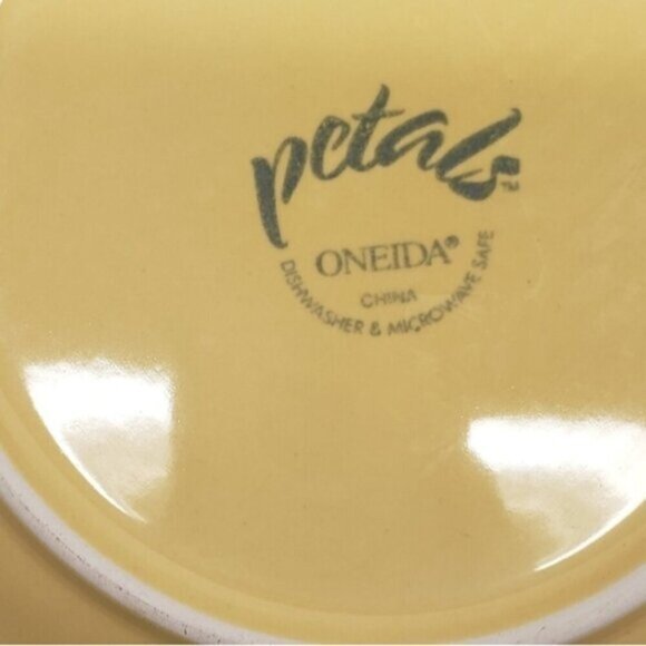 Oneida Petals Dining Set Bowl, Plate, Mug In Box Yellow Set of Three - Picture 11 of 14